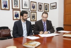 Firma del acuerdo de derecha a izquierda: Jos Ramn Dmaso Artiles, y el Director General de PREBAL, Francisco Le-Senne Cotoner.